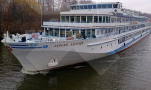 «Заблевала всю каюту»: на теплоходе «Сергей Дягилев» произошло массовое отравление