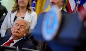 «Ну и кто тут «Сонный Джо»?: Трамп уснул на мероприятии в Белом доме – здоровье президента США вызывает вопросы