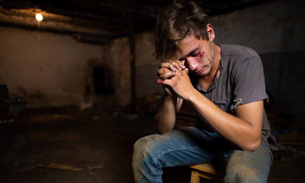 Один ребенок в коме, десятки госпитализированы: в Подмосковье накрыли нарко-рехаб, где пытали детей 