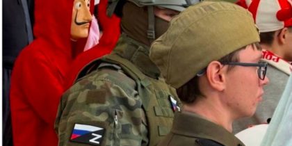 У учеников из Украины была истерика: юный поляк пришел в школу на Хэллоуин в костюме бойца ВС РФ