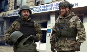 Украинские «людоловы» из страха за свою жизнь выходят на «охоту» в «брониках»  