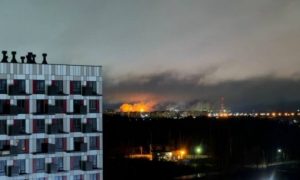 Горит химзавод «Акрон» в Великом Новгороде: на радость украинцам кадры удара в сеть слили даже работники предприятия