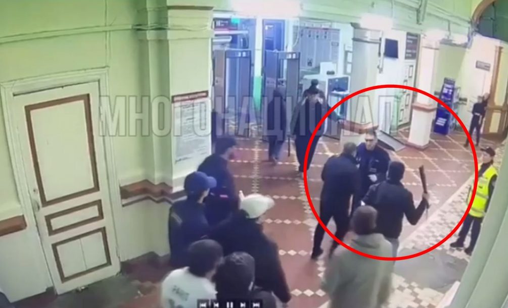 Охранника избили, а власти молчат: мигранты с битами атаковали вокзал в Костромской области