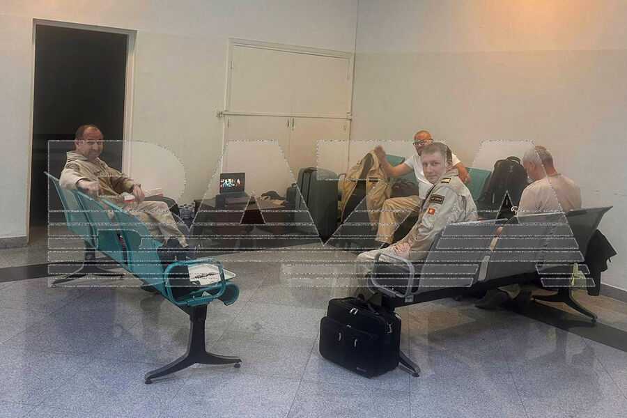 «Россияне и на полу могут спать»: власти Туниса третий день удерживают русских и белорусских пилотов в аэропорту «Россияне и на полу могут спать»: власти Туниса третий день удерживают русских и белорусских пилотов в аэропорту