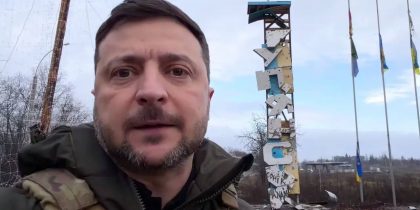 Украинки разоблачили фейк Зеленского, записанный у стелы Купянска