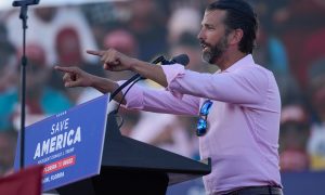 «Богачи отправляют украинских крестьян на смерть»: Трамп-младший жестко высказался о киевском режиме