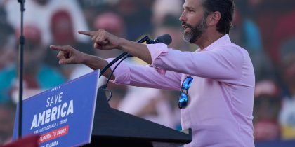 «Богачи отправляют украинских крестьян на смерть»: Трамп-младший жестко высказался о киевском режиме