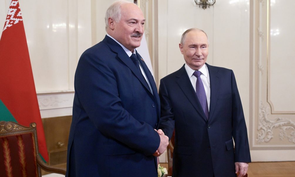 Лукашенко - как пример для Путина: через него США показывают России перспективы снятия санкций 