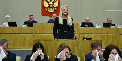 А вдруг будут уговаривать отдать деньги: «Обездоленную» Долину позвали в Госдуму узнать, почему суд встал на ее защиту