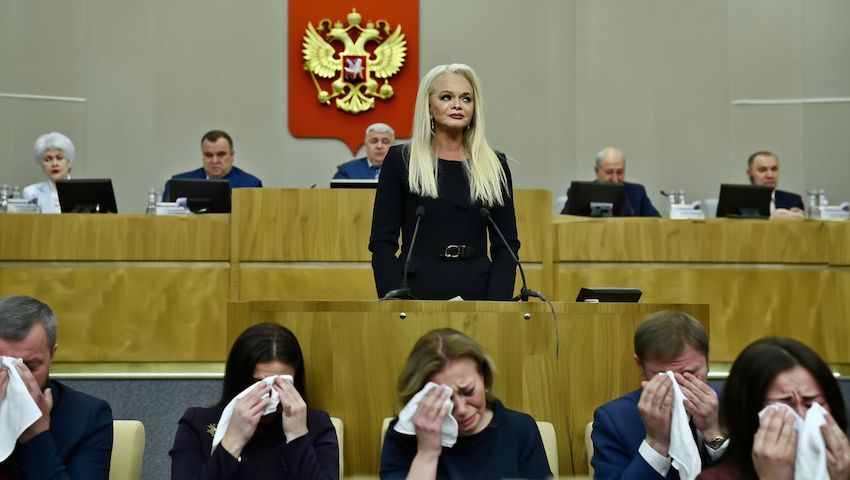 А вдруг будут уговаривать отдать деньги: «Обездоленную» Долину позвали в Госдуму узнать, почему суд встал на ее защиту