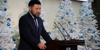 «Вы такое своим детям и родителям подарите?»: мэр Якутска наглядно показал, что не стоит дарить никому