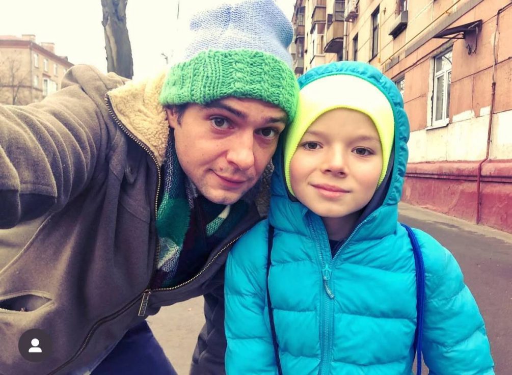 16-летний сын актера фильма «Питер FM» Павла Баршака парализован из-за редкой болезни