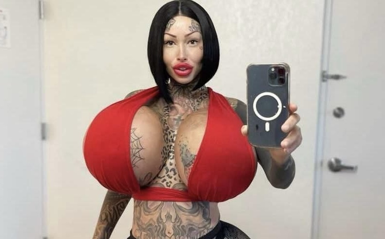 Умерла блогер, которую прозвали «живой надувной куклой»: она потратила на пластику более 150 тыс долларов