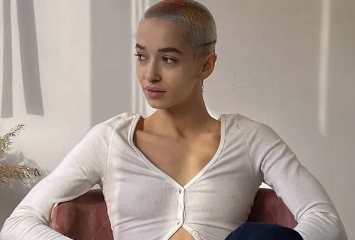 Популярная тиктокерша потеряла ребенка при домашних родах: «Полчаса пробыл под водой»