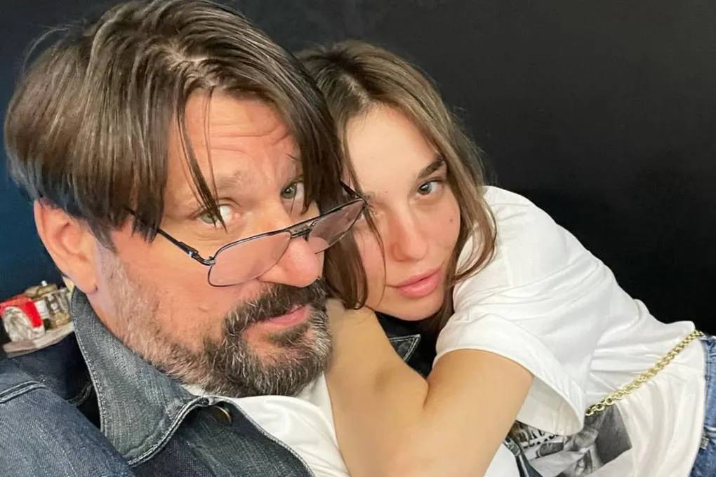 Молодая жена Виктора Логинова требует от него развод со слезами: «Вешу 38 кг. Молчу про рукоприкладство»