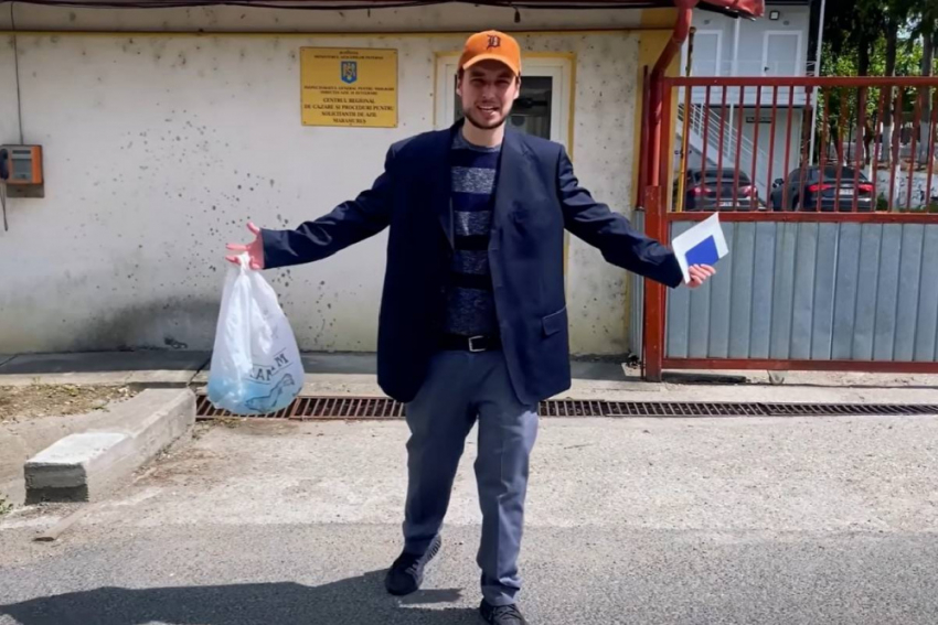 Польша показала Зеленскому кукиш: вместо поставок оружия, из ЕС депортируют молодых украинских беженцев для пополнения рядов ВСУ 