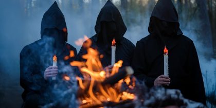 Черное таинство в лесах Рязанской области: на видео попал таинственный обряд – «Блокнот» выяснил, чем занимались загадочные неизвестные в мантиях