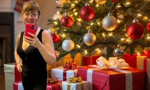 «Позорники! Всего 1500 скинули на подарок»: экс-депутат и владелица сети магазинов в Кузбассе возмутилась скромным подаркам от своих сотрудников