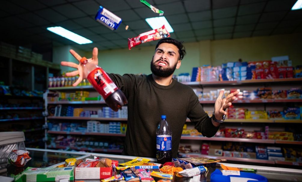 Крушил все подряд и ударил женщину: дагестанский депутат сдал мандат из-за пьяного дебоша сына в магазине 