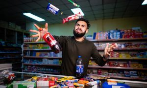 Крушил все подряд и ударил женщину: дагестанский депутат сдал мандат из-за пьяного дебоша сына в магазине