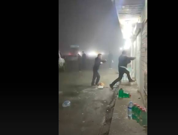 Крушил все подряд и ударил женщину: дагестанский депутат сдал мандат из-за пьяного дебоша сына в магазине