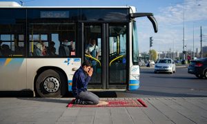 Показуха: верховный муфтий России выступил против уличных намазов и никабов