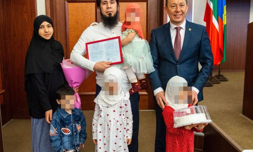 Еще один «сгорел» на работе: к щедрому к мигрантам экс-мэру Нижнекамска пришли с обысками Еще один «сгорел» на работе: к щедрому к мигрантам экс-мэру Нижнекамска пришли с обысками