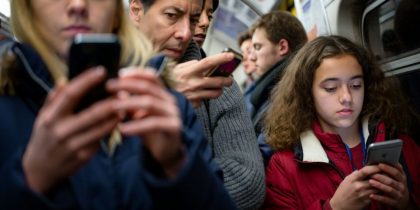 Паспорт больше не нужен: Путин разрешил подтверждать возраст через мессенджер Max