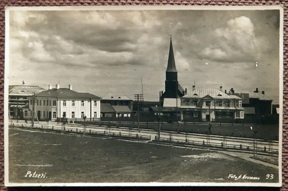 Власти Эстонии 25 лет ущемляли русских, а теперь пытаются повлиять на историческую память жителей Печор