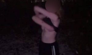 Двое 17-летних парней из Первоуральска раздели догола школьницу и изрезали ее ножом