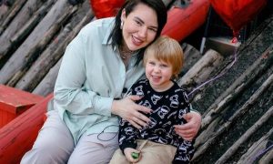«Скорая, кома и отек мозга»: Саша Черно в слезах сообщила об экстренной госпитализации 5-летнего сына