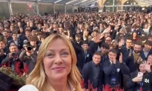 «Год был тяжелым, но не волнуйтесь, следующий будет куда хуже!»: премьер Италии Мелони поздравила соотечественников с наступающим