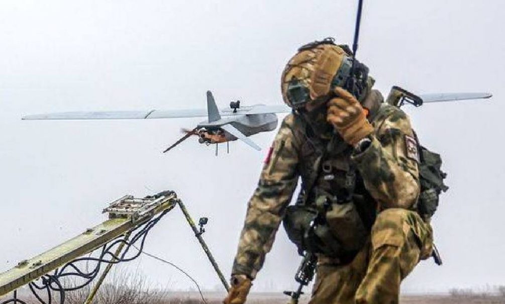 Боец с позывным «Малыш» сумел спасти из плена ВСУ дрон «Карлсон» с помощью собственного изобретения Боец с позывным «Малыш» сумел спасти из плена ВСУ дрон «Карлсон» с помощью собственного изобретения