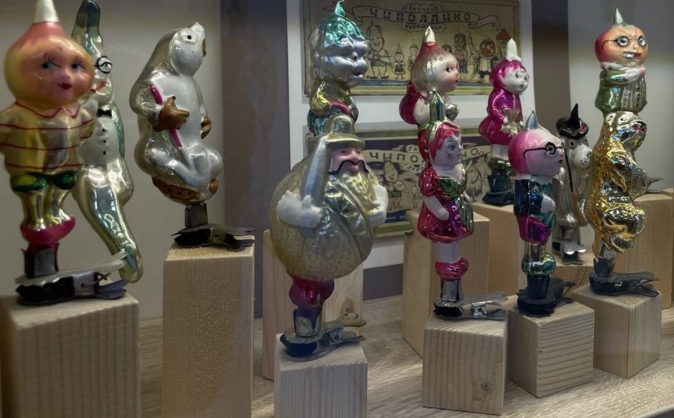 «Радиация в елочных игрушках вашей бабушки»: к каким ретро-украшениям лучше не прикасаться 