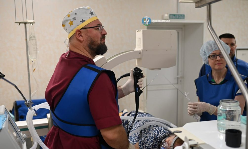 &laquo;Хорор про сосиску-убийцу, застрявшую в пенсионерке&raquo;: Свердловский минздрав высмеял пациентку, которая подавилась едой