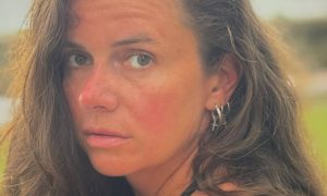 Ударили ложкой для обуви, вырвали волосы и укусили: звезду сериала «СашаТаня» избили в московском фитнес-клубе