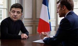 «Колбасит хорошо так»: прилетевший в Париж Зеленский напугал странным видом французов