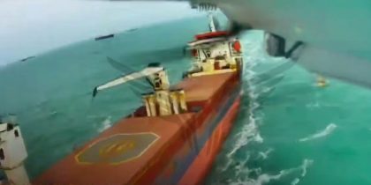 В порту Одессы пылает танкер: Россия убивает украинскую морскую торговлю, ракеты гасят свет в Киеве