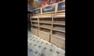 В Киеве пропал хлеб – рушатся поставки еды, топлива и медикаментов, блэкаут почти тотальный, а в квартирах +9