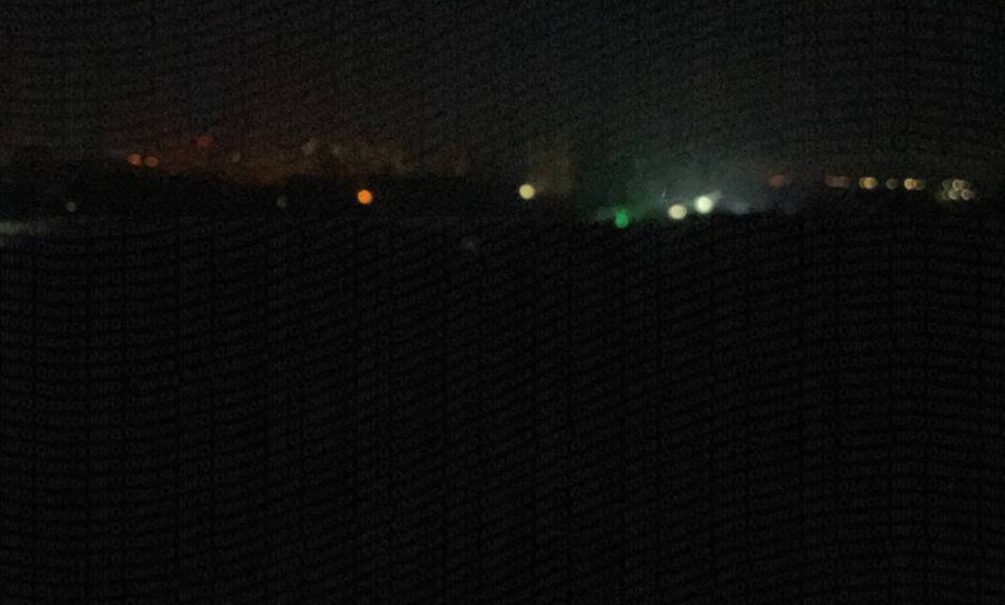 «Взрывы как колокол»: Киев снова обесточен, пуски ракет по Украине продолжаются 