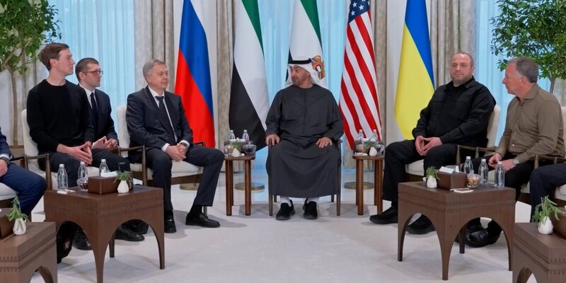 Дверью никто не хлопнул: в Абу-Даби завершился первый раунд трёхсторонних переговоров делегаций - БлокнотРУ - Переговоры России и США. Переговоры СВО. Переговоры. Новости СВО переговоры. Переговоры по Украине. СВО переговоры. Мирные переговоры. Переговоры России с США сегодня. Переговоры Путина и Трампа. Переговоры Путина и Уиткоффа. Переговоры Путина и Уиткоффа сегодня. Новости о переговорах. Переговоры новости. Новости СВО переговоры России.