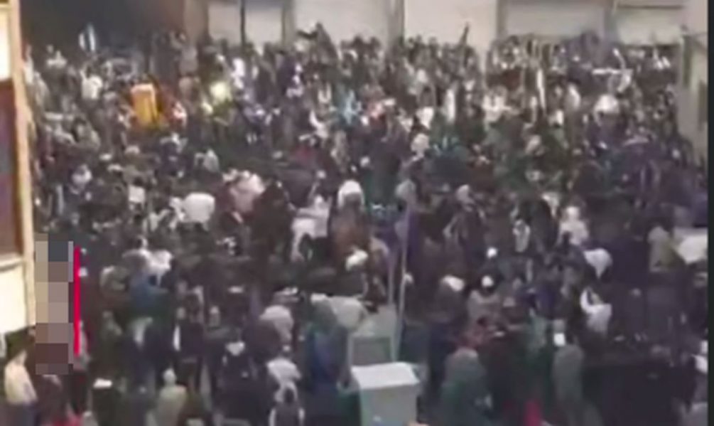 Протесты в Иране не утихают: Fox News сообщил о захвате мятежниками двух городов