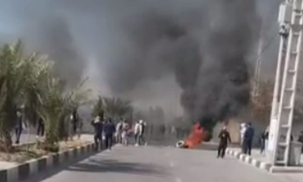 Протесты в Иране не утихают: Fox News сообщил о захвате мятежниками двух городов Протесты в Иране не утихают: Fox News сообщил о захвате мятежниками двух городов