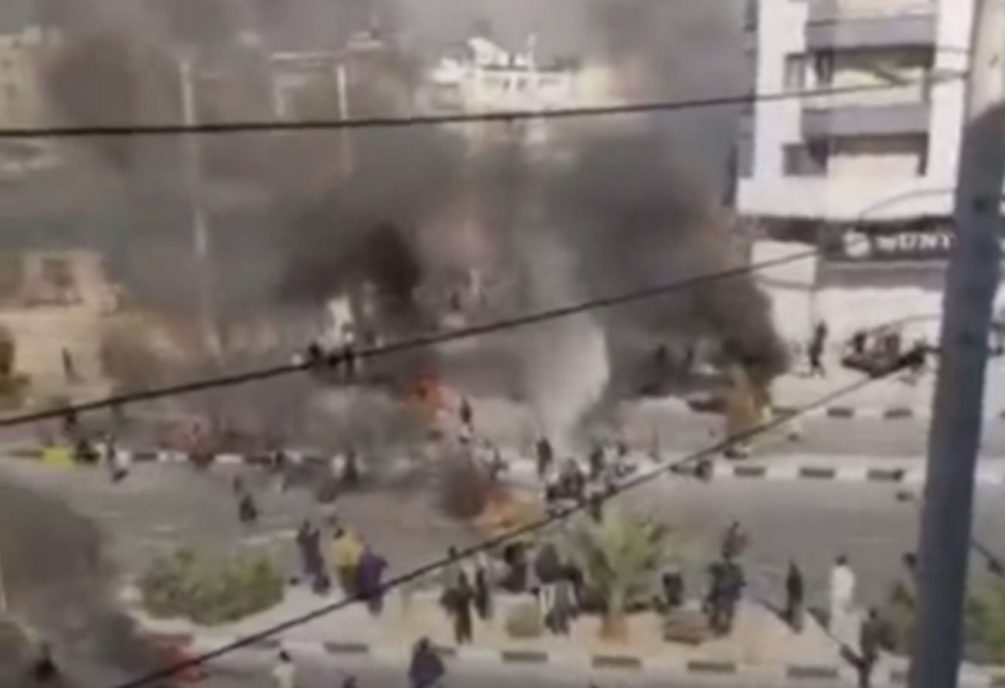 Протесты в Иране не утихают: Fox News сообщил о захвате мятежниками двух городов