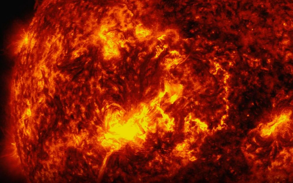Аномальный взрыв на Солнце: вспышка класса Х запустила опасный сценарий для Земли