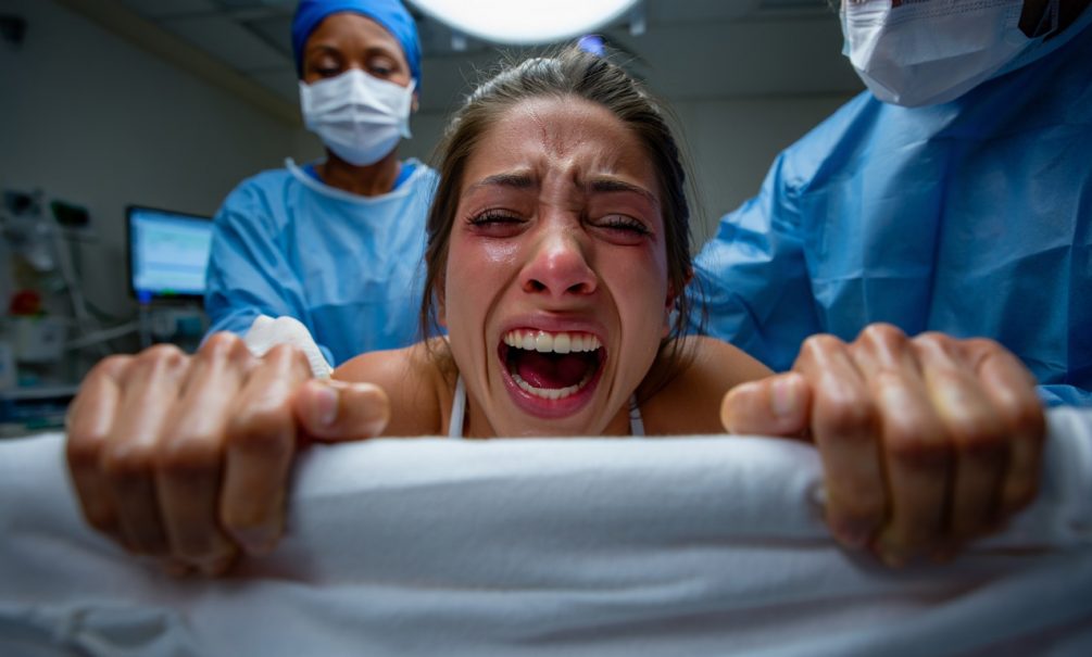 «Я видела, как мой ребёнок гниёт заживо»: ещё один роддом ужасов нашли в России 