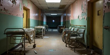 Роддом смерти: оторванные руки и антисанитария — что скрывали за стенами больницы в Новокузнецке