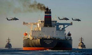 Возможно столкновение России и США: РФ бросила подлодку и корабли на защиту танкера от американцев