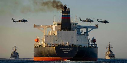 Возможно столкновение России и США: РФ бросила подлодку и корабли на защиту танкера от американцев