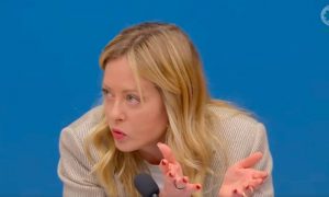 Поддержим Гренландию до последнего украинца: премьер Италии Мелони задала ЕС неудобные вопросы